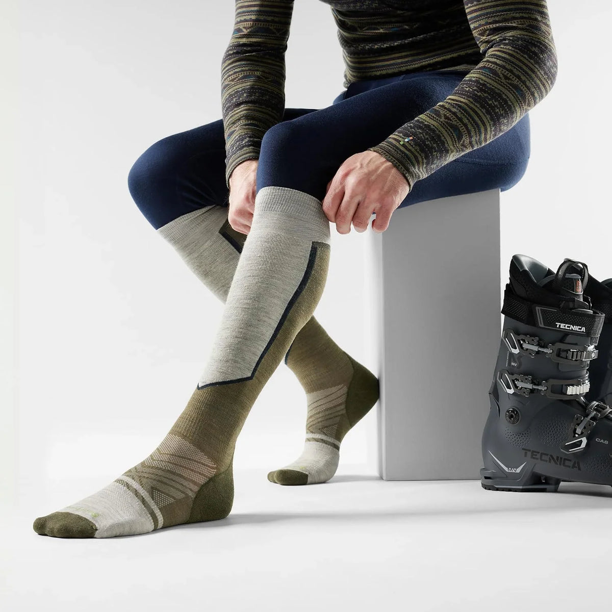 Smartwool Men's Ski Targeted Cushion Over the Calf Socks